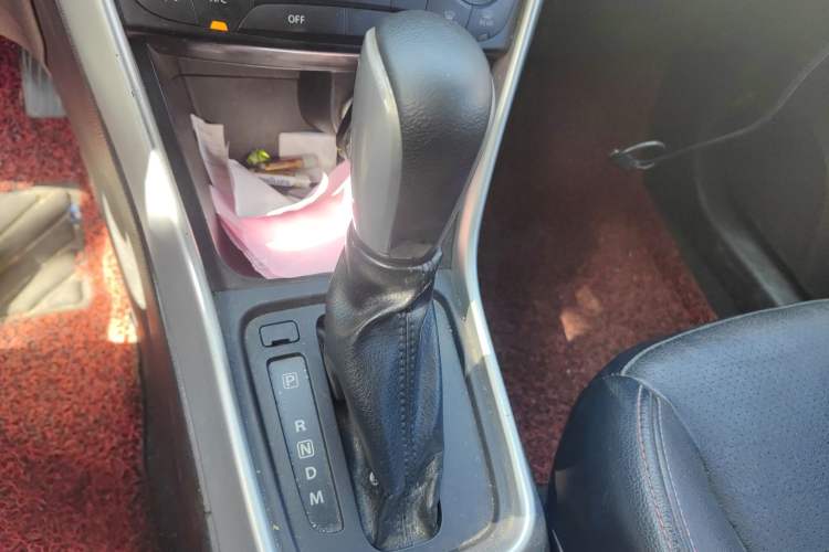 Used Suzuki S-Cross 2014 1.6L CVT Two-Wheel Drive Elite Version Gear Lever