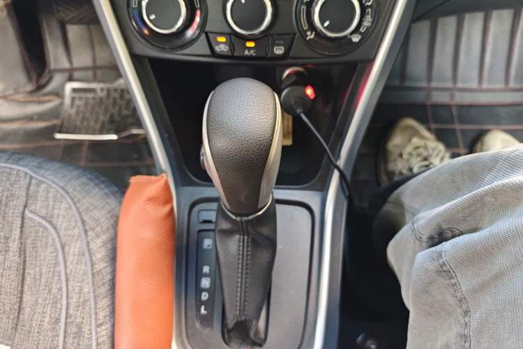 Used Suzuki S-Cross 2014 1.6L CVT Two-Wheel Drive Entry Model Gear Lever