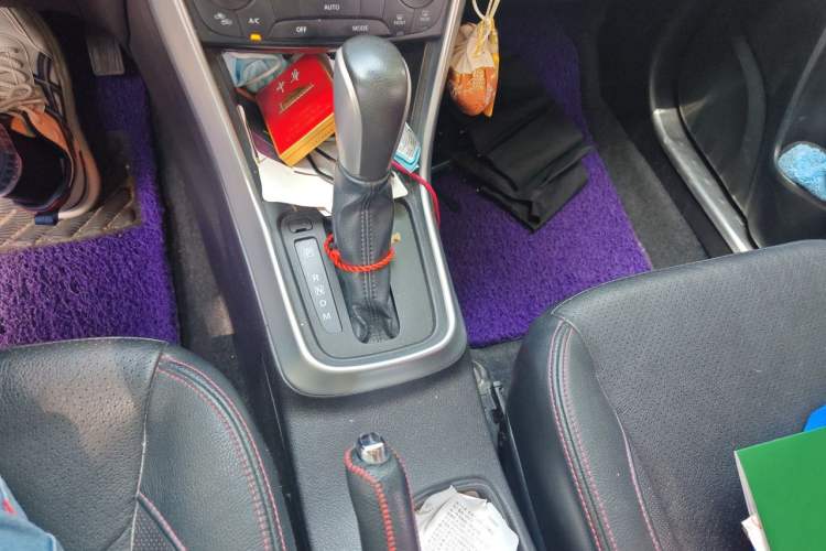 Used Suzuki S-Cross 2014 1.6L CVT Two-Wheel Drive Elite Version Gear Lever