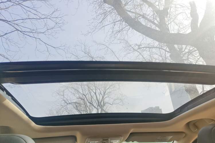 Used Suzuki S-Cross 2014 1.6L CVT Four-Wheel Drive Luxury Version Headliner