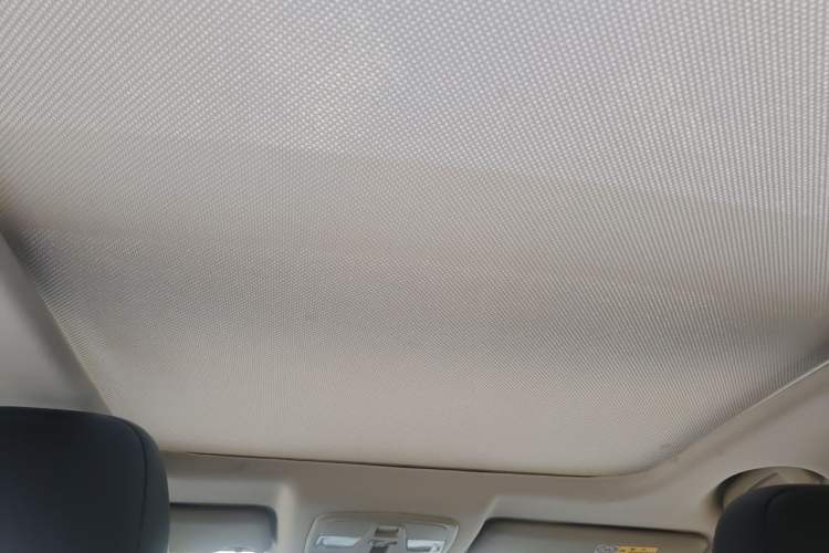 Used Suzuki S-Cross 2014 1.6L CVT Two-Wheel Drive Elite Version Headliner