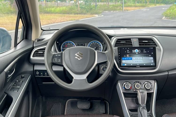 Used Suzuki S-Cross 2014 1.6L CVT Two-Wheel Drive Entry Model Interior 2