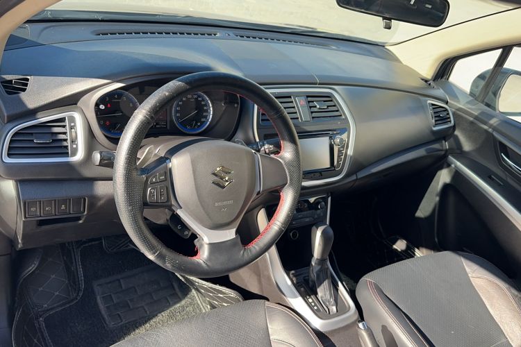 Used Suzuki S-Cross 2014 1.6L CVT Two-Wheel Drive Elite Version Interior 3