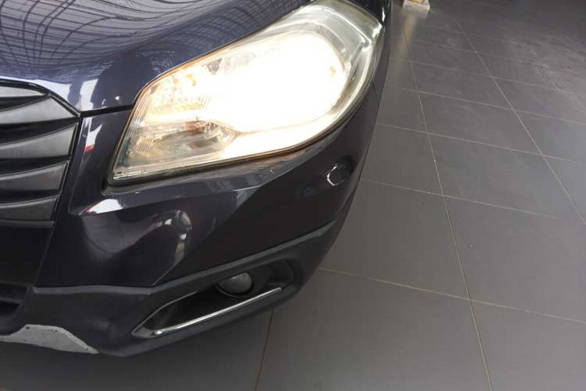 Used Suzuki S-Cross 2014 1.6L CVT Two-Wheel Drive Entry Model Left Front Headlight