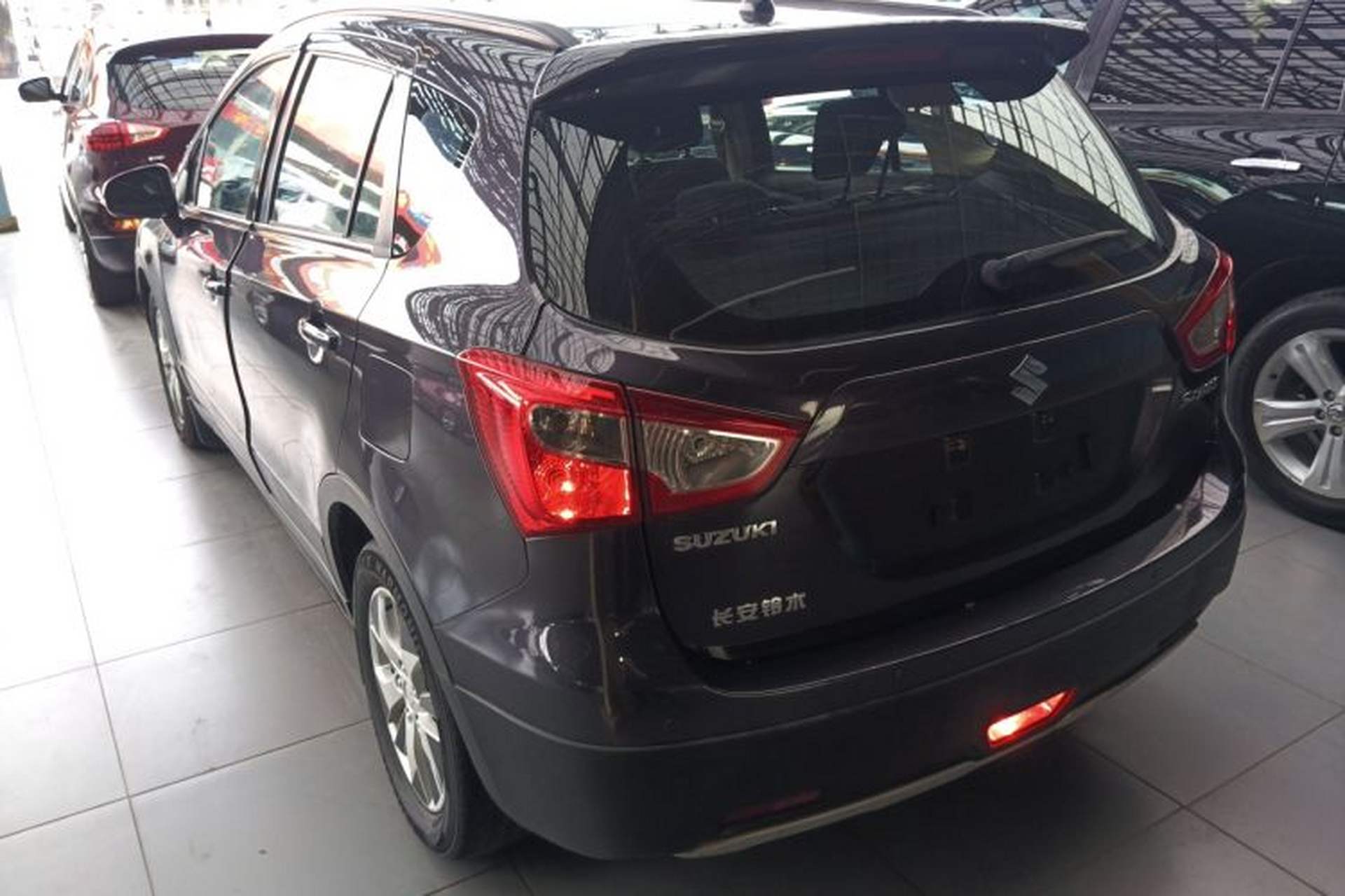 Used Suzuki S-Cross 2014 1.6L CVT Two-Wheel Drive Entry Model Left Side