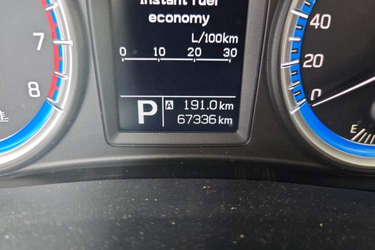 Used Suzuki S-Cross 2014 1.6L CVT Two-Wheel Drive Elite Version Odometer Close Up