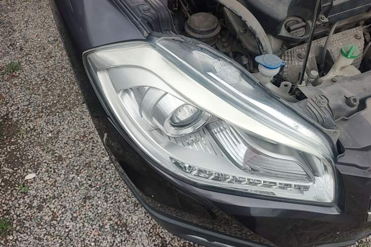 Used Suzuki S-Cross 2014 1.6L CVT Two-Wheel Drive Elite Version Right Front Headlight