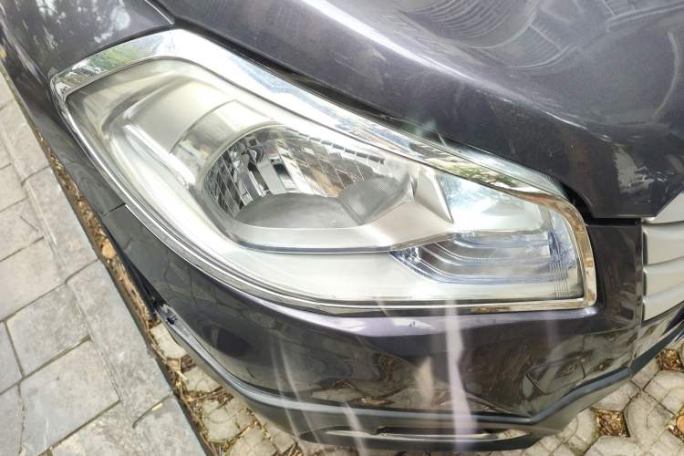 Used Suzuki S-Cross 2014 1.6L CVT Two-Wheel Drive Entry Model Right Front Headlight