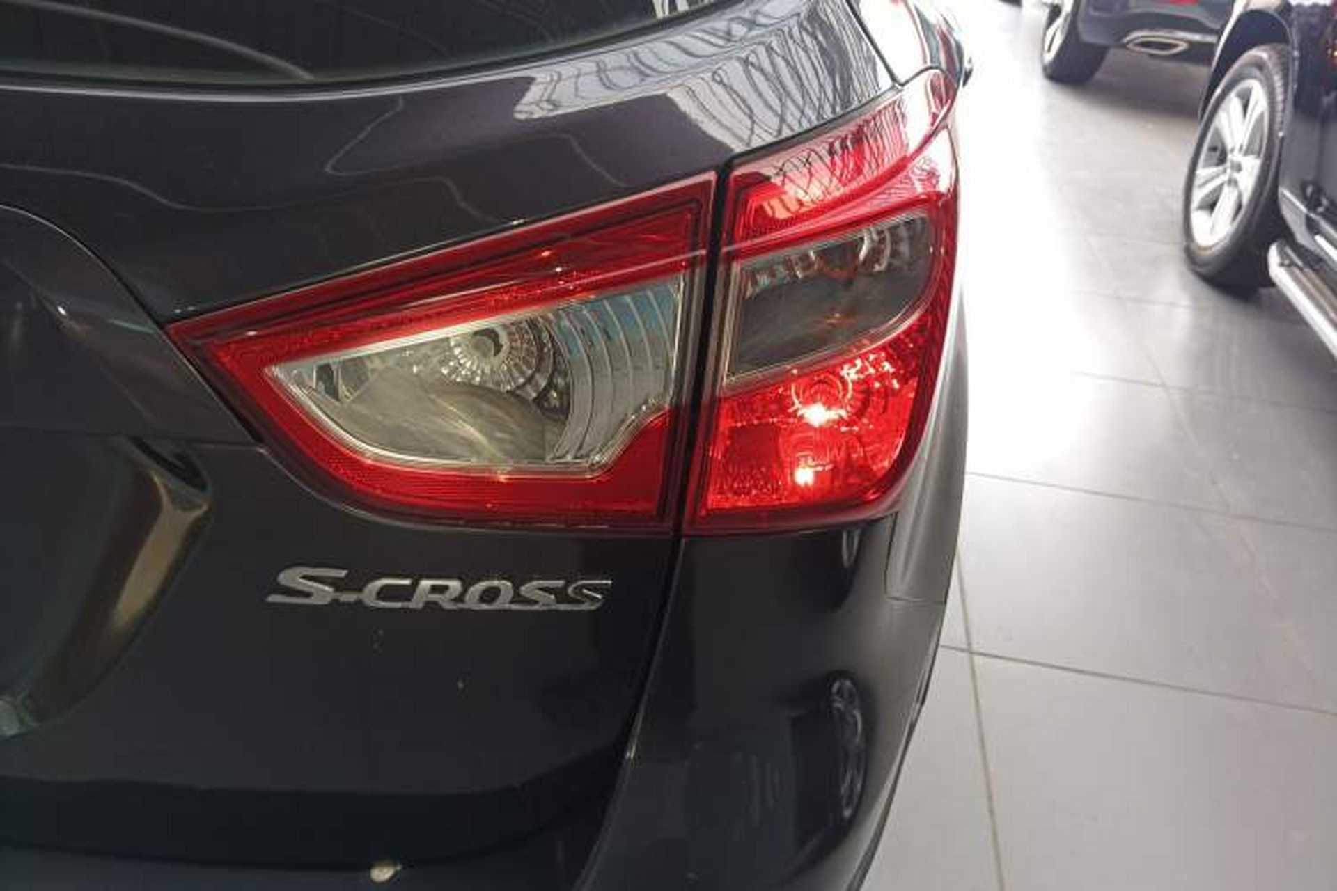Used Suzuki S-Cross 2014 1.6L CVT Two-Wheel Drive Entry Model Right Rear Taillight