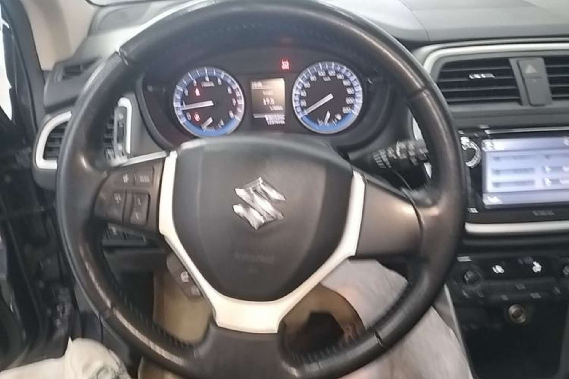 Used Suzuki S-Cross 2014 1.6L Manual Two-Wheel Drive Elite Model Steering Wheel