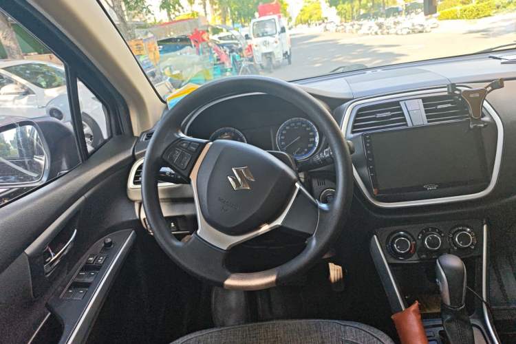Used Suzuki S-Cross 2014 1.6L CVT Two-Wheel Drive Entry Model Steering Wheel