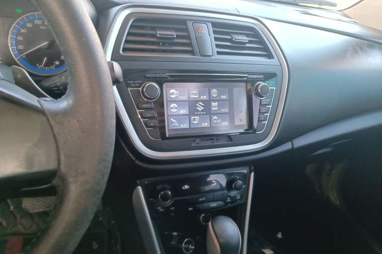 Used Suzuki S-Cross 2014 1.6L CVT Two-Wheel Drive Elite Version Audio And AC Panel