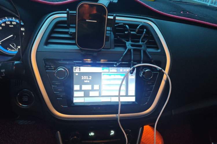 Used Suzuki S-Cross 2014 1.6L CVT Two-Wheel Drive Elite Version Audio And AC Panel