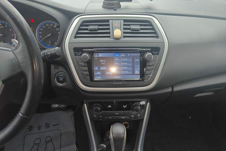 Used Suzuki S-Cross 2014 1.6L CVT Two-Wheel Drive Elite Version Audio And AC Panel