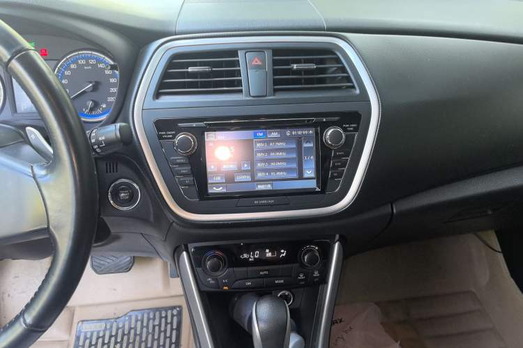Used Suzuki S-Cross 2014 1.6L CVT Two-Wheel Drive Elite Version Audio And AC Panel