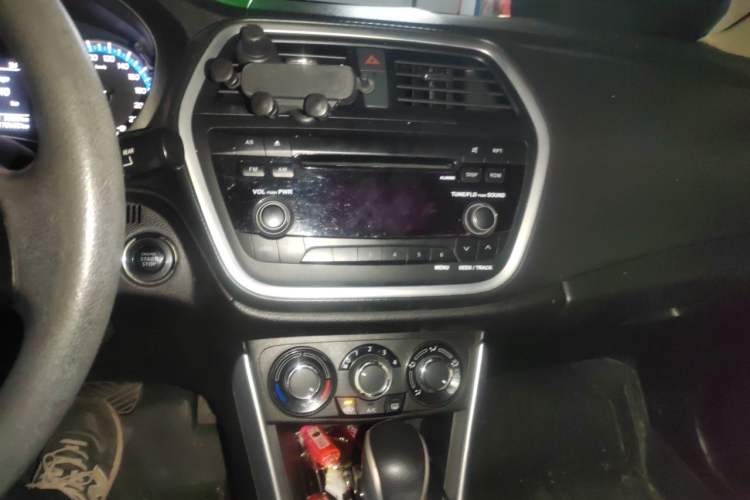 Used Suzuki S-Cross 2014 1.6L CVT Two-Wheel Drive Entry Model Audio And AC Panel