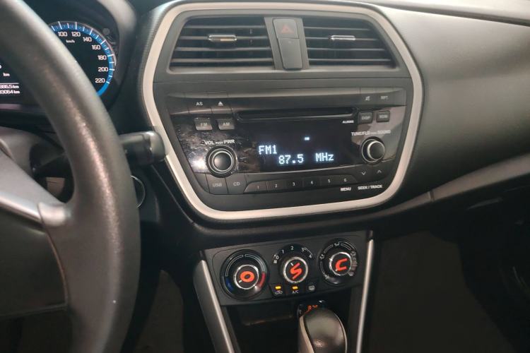 Used Suzuki S-Cross 2014 1.6L CVT Two-Wheel Drive Entry Model Audio And AC Panel