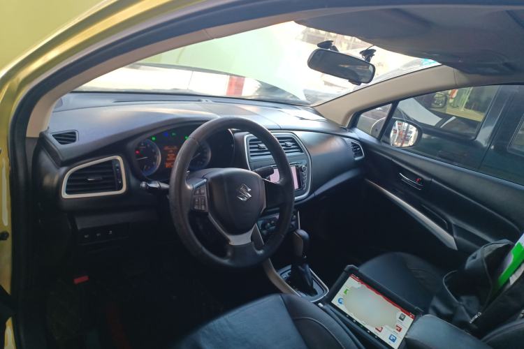 Used Suzuki S-Cross 2014 1.6L CVT Two-Wheel Drive Elite Version Center Console
