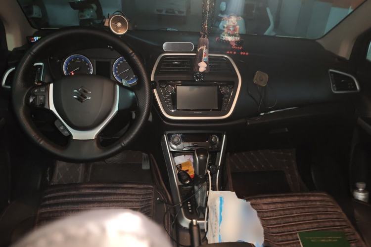 Used Suzuki S-Cross 2014 1.6L CVT Two-Wheel Drive Elite Version Center Console