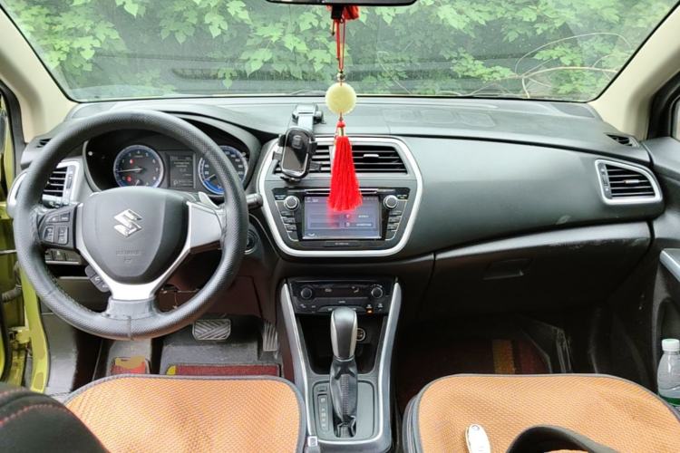 Used Suzuki S-Cross 2014 1.6L CVT Two-Wheel Drive Elite Version Center Console