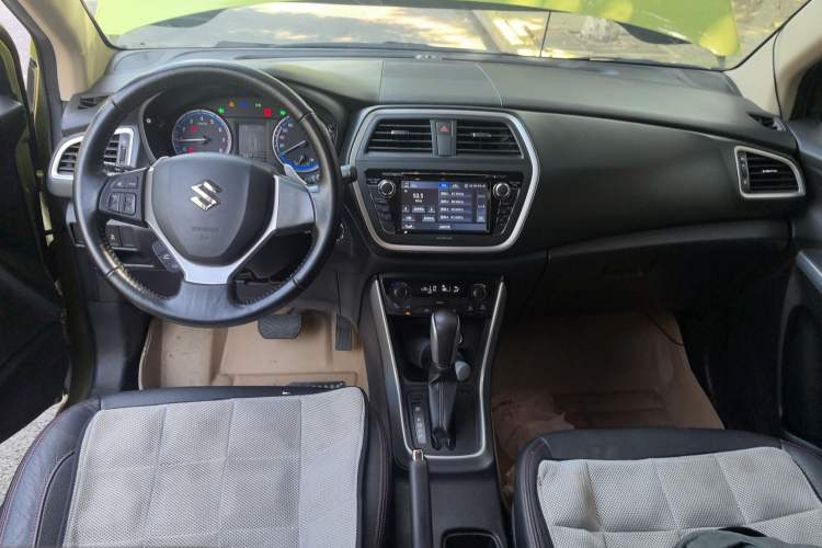 Used Suzuki S-Cross 2014 1.6L CVT Two-Wheel Drive Elite Version Center Console