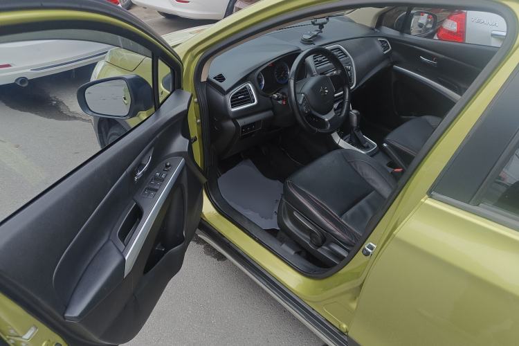 Used Suzuki S-Cross 2014 1.6L CVT Two-Wheel Drive Elite Version Driver Seat