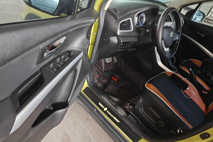 Used Suzuki S-Cross 2014 1.6L CVT Two-Wheel Drive Entry Model Driver Seat