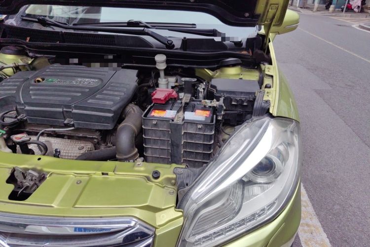 Used Suzuki S-Cross 2014 1.6L Manual Two-Wheel Drive Elite Model Engine Bay Left