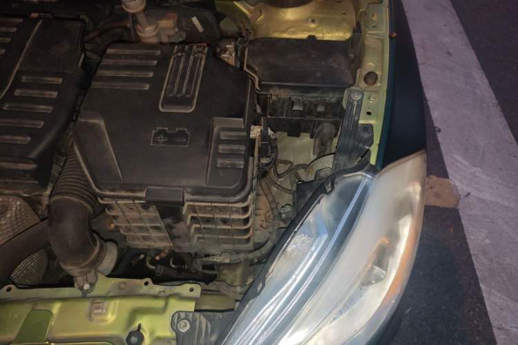 Used Suzuki S-Cross 2014 1.6L CVT Two-Wheel Drive Elite Version Engine Bay Left