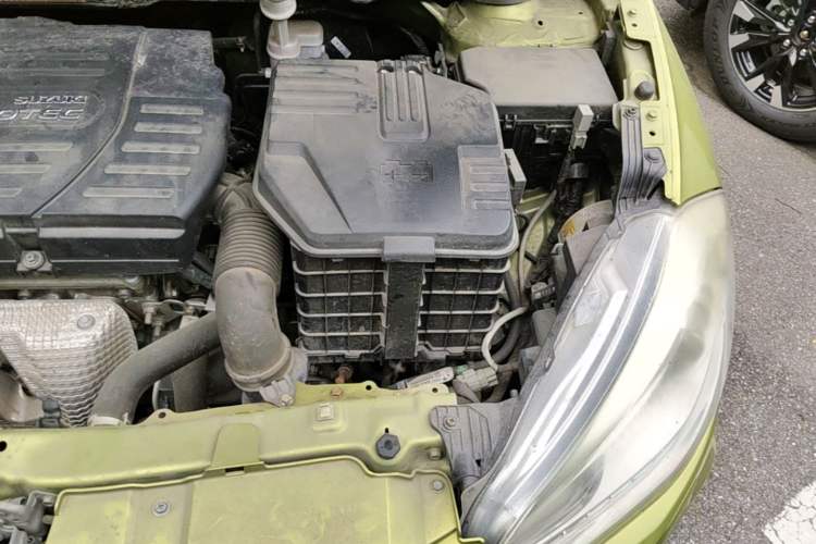 Used Suzuki S-Cross 2014 1.6L CVT Two-Wheel Drive Elite Version Engine Bay Left