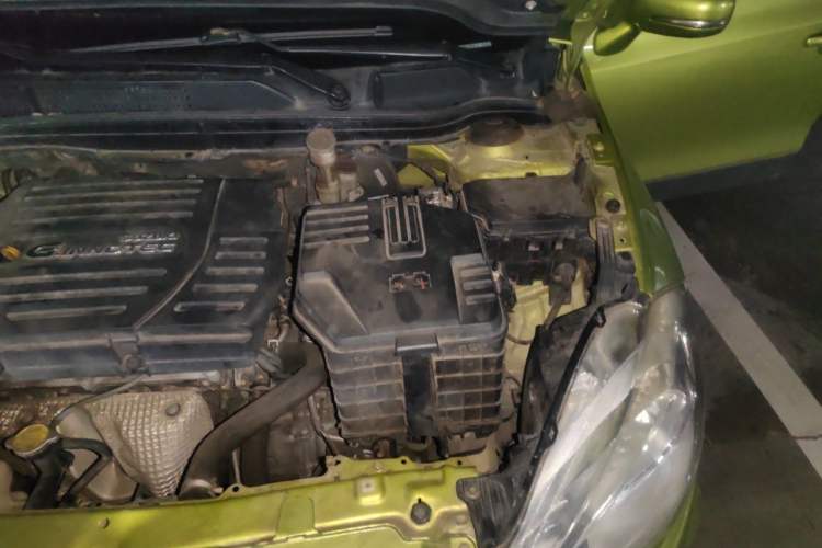 Used Suzuki S-Cross 2014 1.6L CVT Two-Wheel Drive Entry Model Engine Bay Left