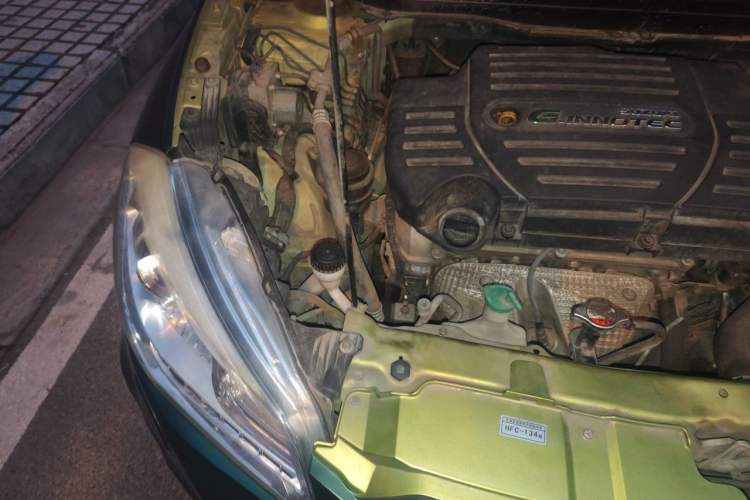 Used Suzuki S-Cross 2014 1.6L CVT Two-Wheel Drive Elite Version Engine Bay Right
