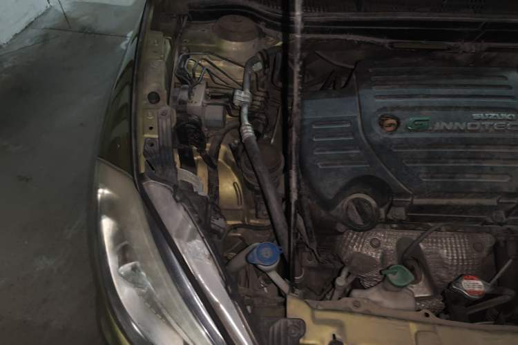 Used Suzuki S-Cross 2014 1.6L CVT Two-Wheel Drive Elite Version Engine Bay Right