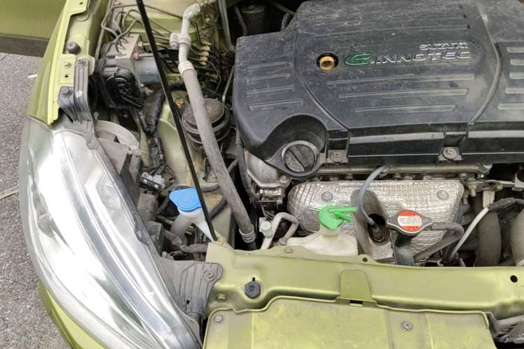 Used Suzuki S-Cross 2014 1.6L CVT Two-Wheel Drive Elite Version Engine Bay Right