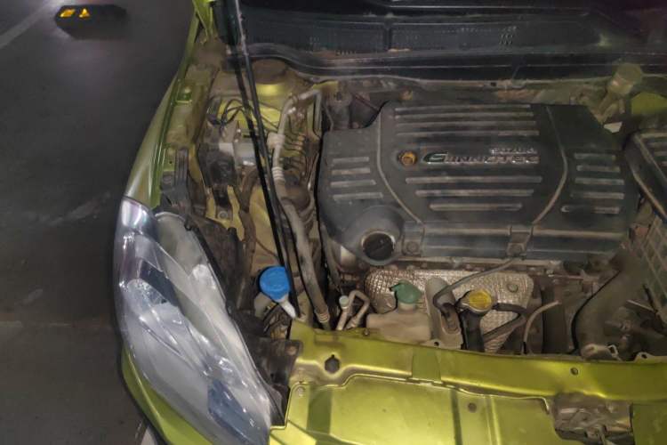 Used Suzuki S-Cross 2014 1.6L CVT Two-Wheel Drive Entry Model Engine Bay Right
