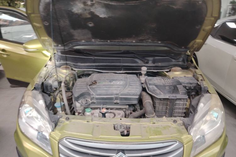 Used Suzuki S-Cross 2014 1.6L CVT Two-Wheel Drive Entry Model Engine Bay