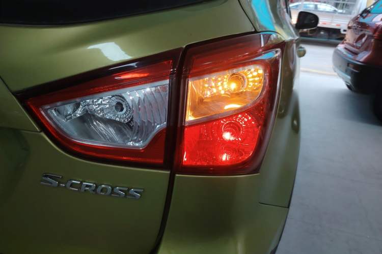 Used Suzuki S-Cross 2014 1.6L CVT Two-Wheel Drive Entry Model Exterior 1