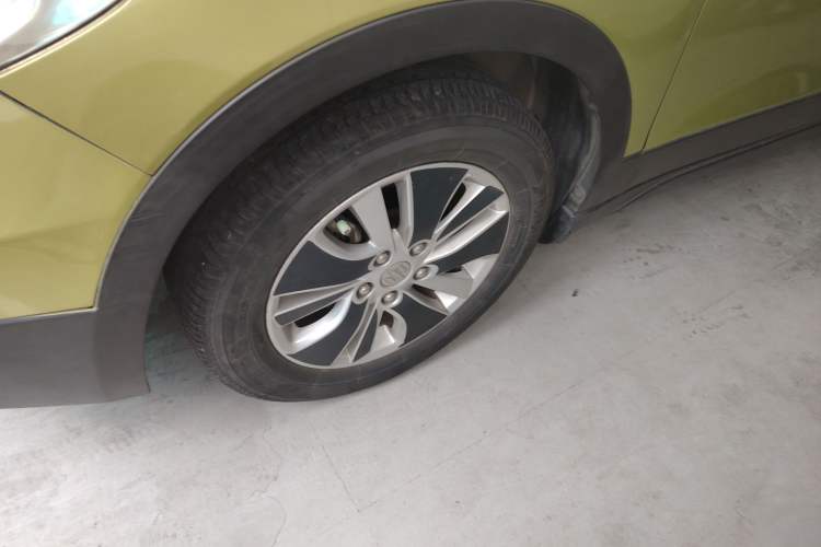 Used Suzuki S-Cross 2014 1.6L CVT Two-Wheel Drive Entry Model Exterior 2