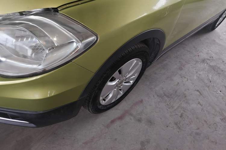 Used Suzuki S-Cross 2014 1.6L CVT Two-Wheel Drive Entry Model Exterior 4
