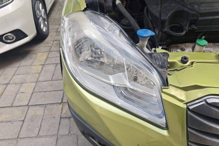 Used Suzuki S-Cross 2014 1.6L CVT Two-Wheel Drive Entry Model Exterior 6
