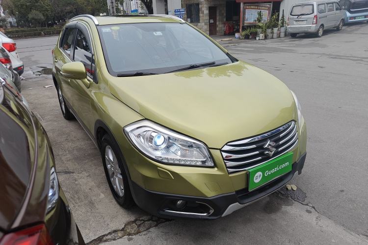 Used Suzuki S-Cross 2014 1.6L CVT Two-Wheel Drive Elite Version Front Right 45 Deg