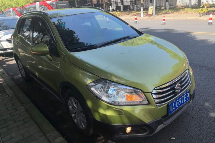Used Suzuki S-Cross 2014 1.6L CVT Two-Wheel Drive Elite Version Front Right 45 Deg