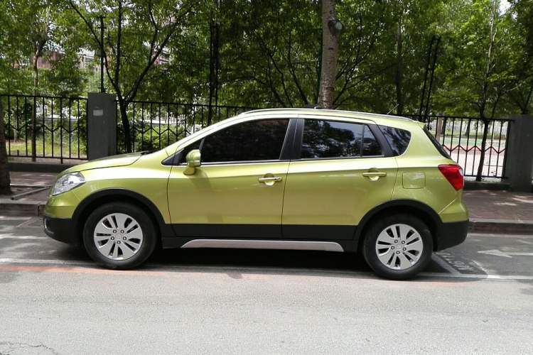 Used Suzuki S-Cross 2014 1.6L Manual Two-Wheel Drive Elite Model Front Right 45 Deg