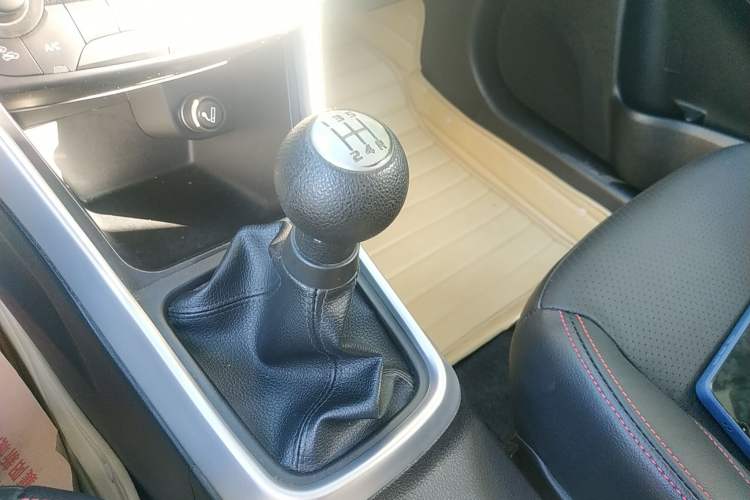 Used Suzuki S-Cross 2014 1.6L Manual Two-Wheel Drive Elite Model Gear Lever