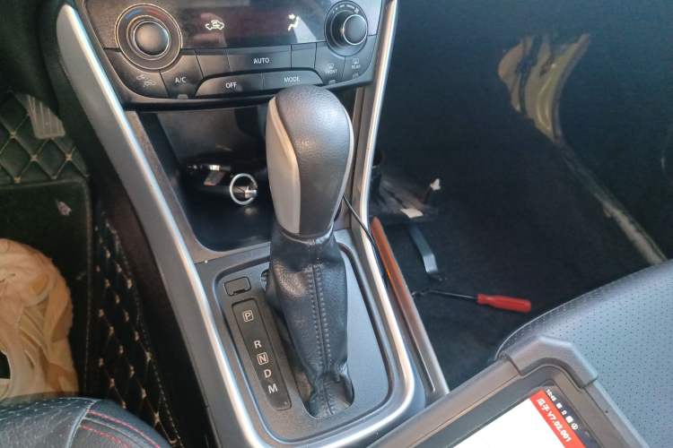 Used Suzuki S-Cross 2014 1.6L CVT Two-Wheel Drive Elite Version Gear Lever