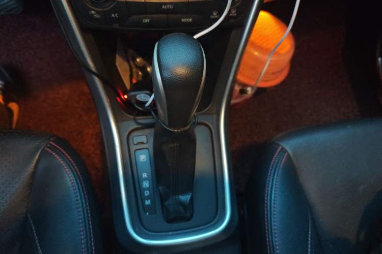 Used Suzuki S-Cross 2014 1.6L CVT Two-Wheel Drive Elite Version Gear Lever