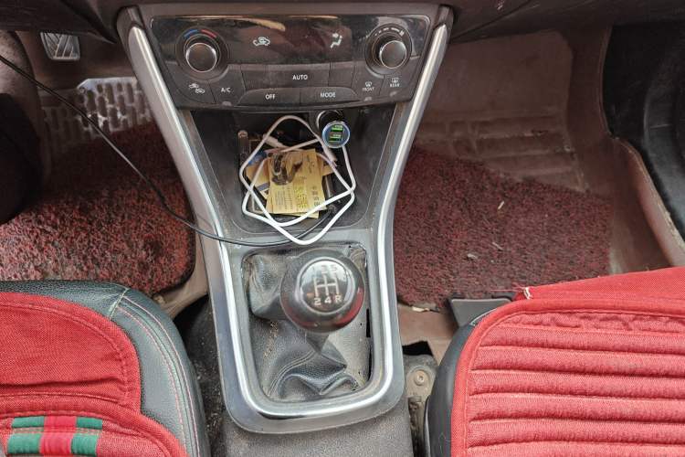 Used Suzuki S-Cross 2014 1.6L Manual Two-Wheel Drive Elite Model Gear Lever
