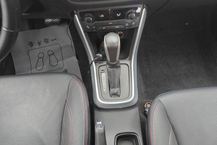 Used Suzuki S-Cross 2014 1.6L CVT Two-Wheel Drive Elite Version Gear Lever