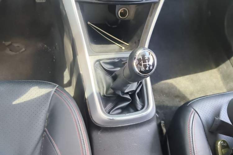 Used Suzuki S-Cross 2014 1.6L Manual Two-Wheel Drive Elite Model Gear Lever