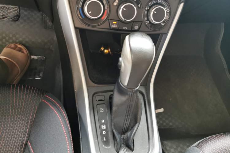 Used Suzuki S-Cross 2014 1.6L CVT Two-Wheel Drive Entry Model Gear Lever
